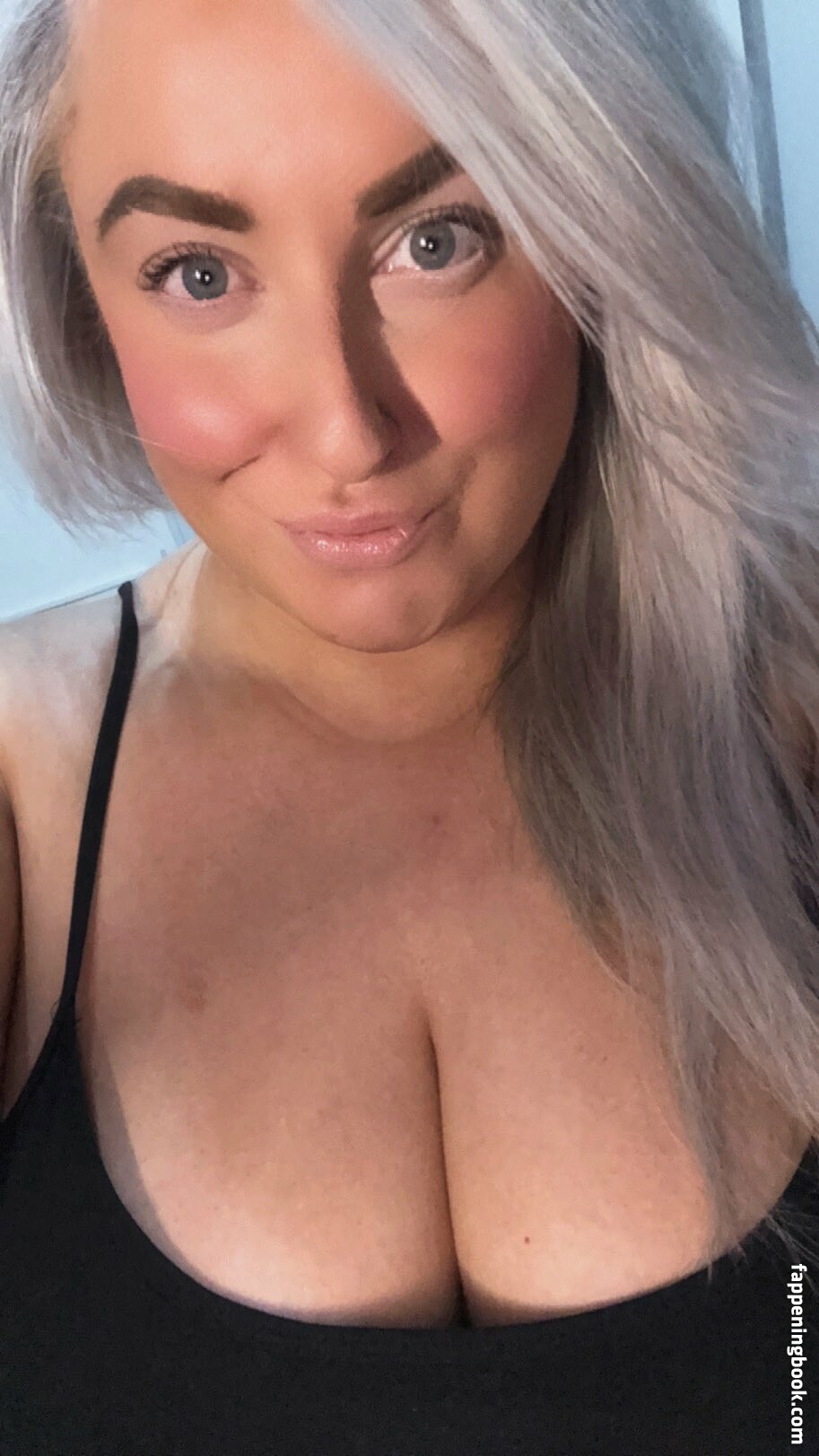 S4R4HTAIT Nude