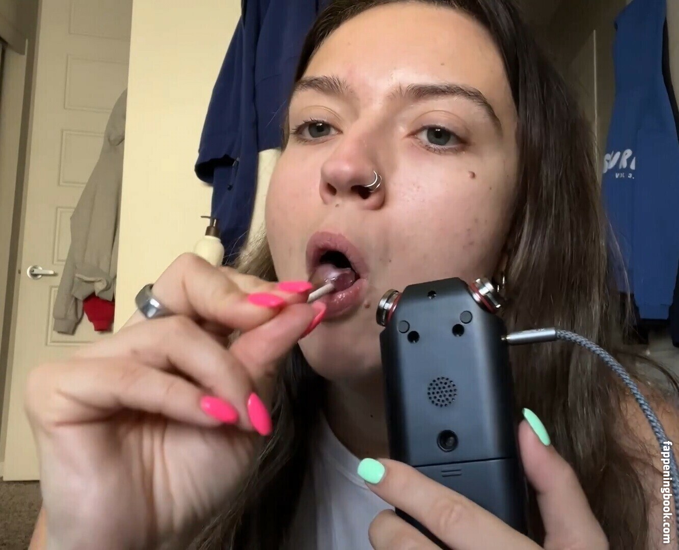 Sadie’s ASMR Nude