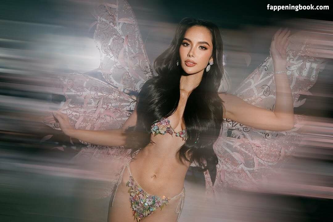 Saffron Maya Snook Nude