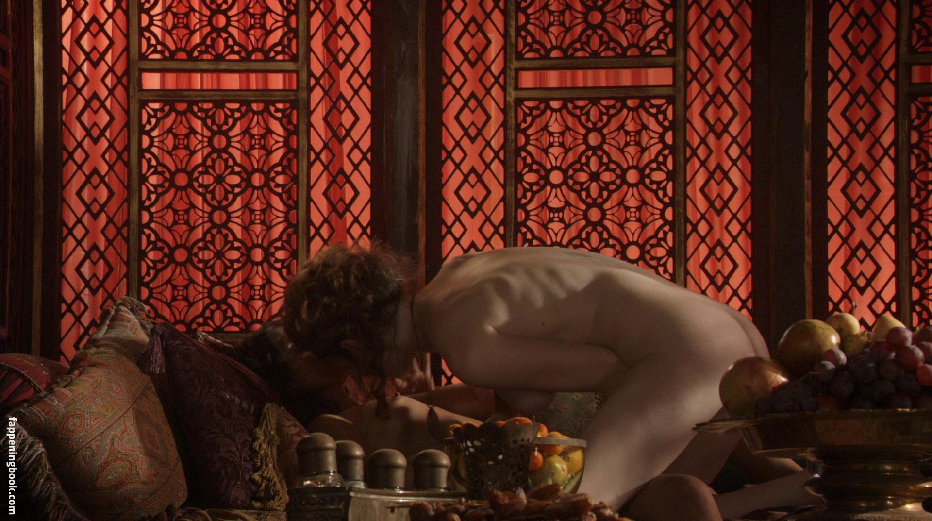 Nude Roles in Movies: Game of Thrones (2011-2017) .
