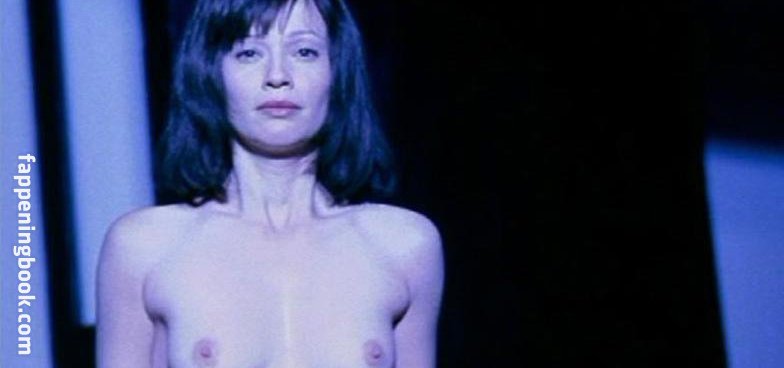 Samantha Mathis Nude