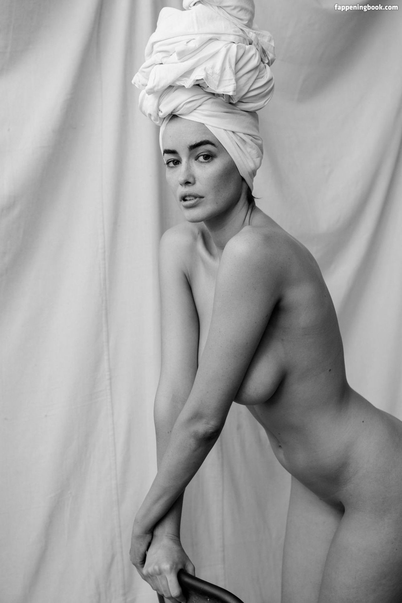 Naked Sara