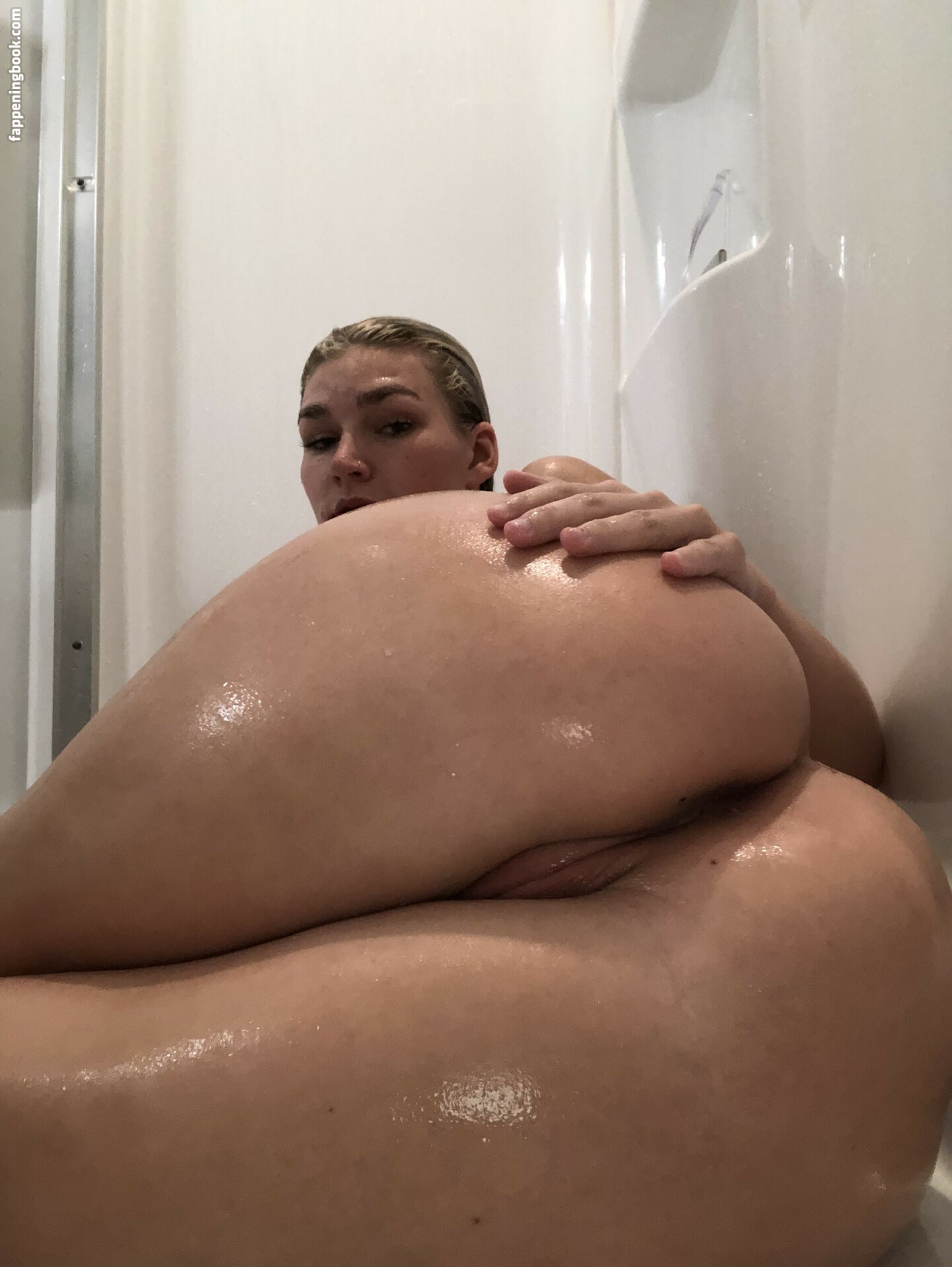 Savannah Lewis Nude OnlyFans Leaks