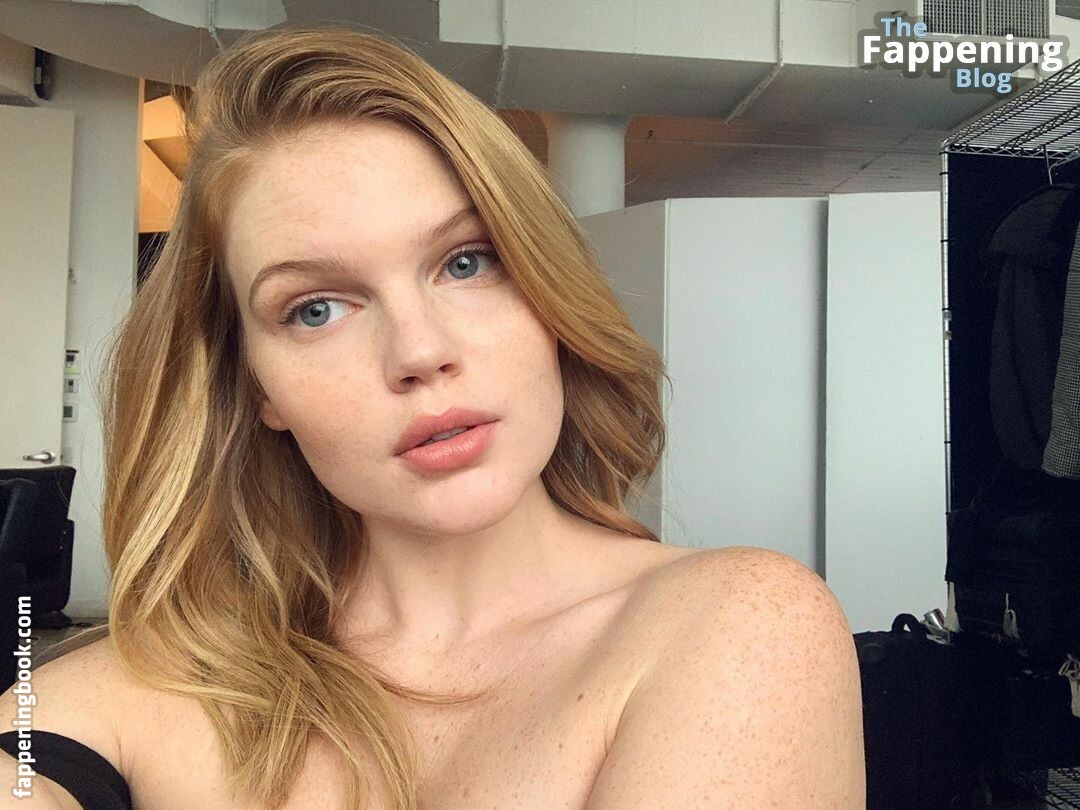 Savannah Smith (Model) Nude