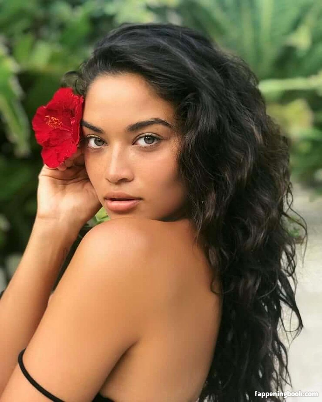 Shanina Shaik Nude Sexy The Fappening Uncensored Photo 1071565