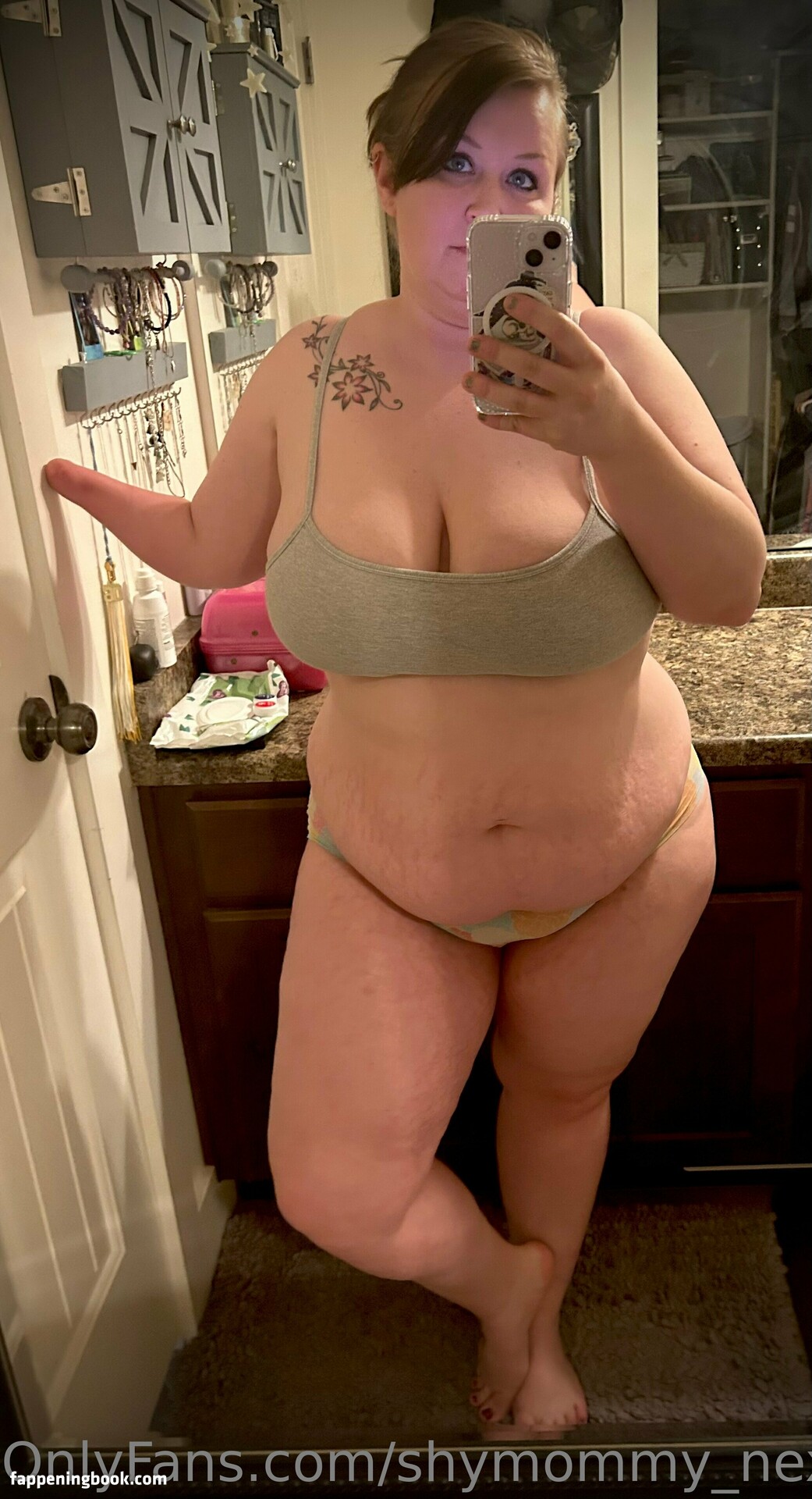 shymommy_nextdoor Nude OnlyFans Leaks