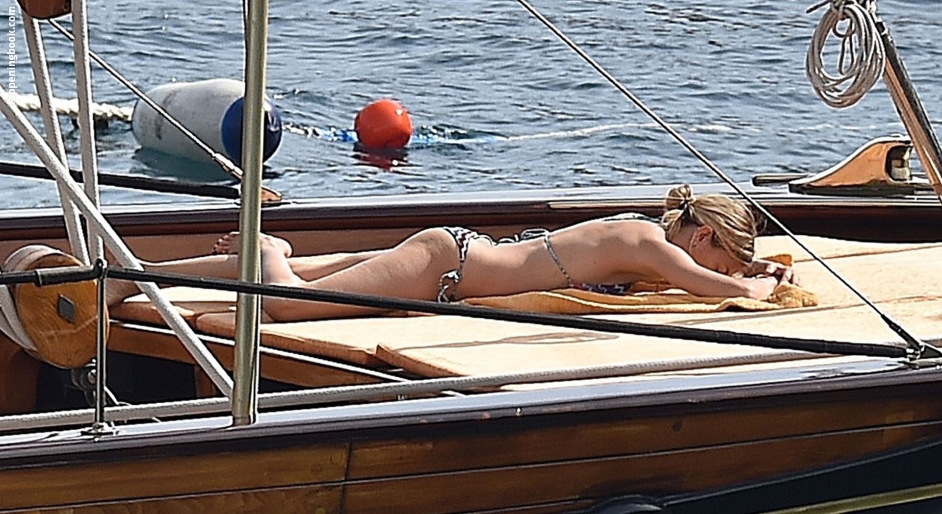 Sienna Miller Nude OnlyFans Leaks
