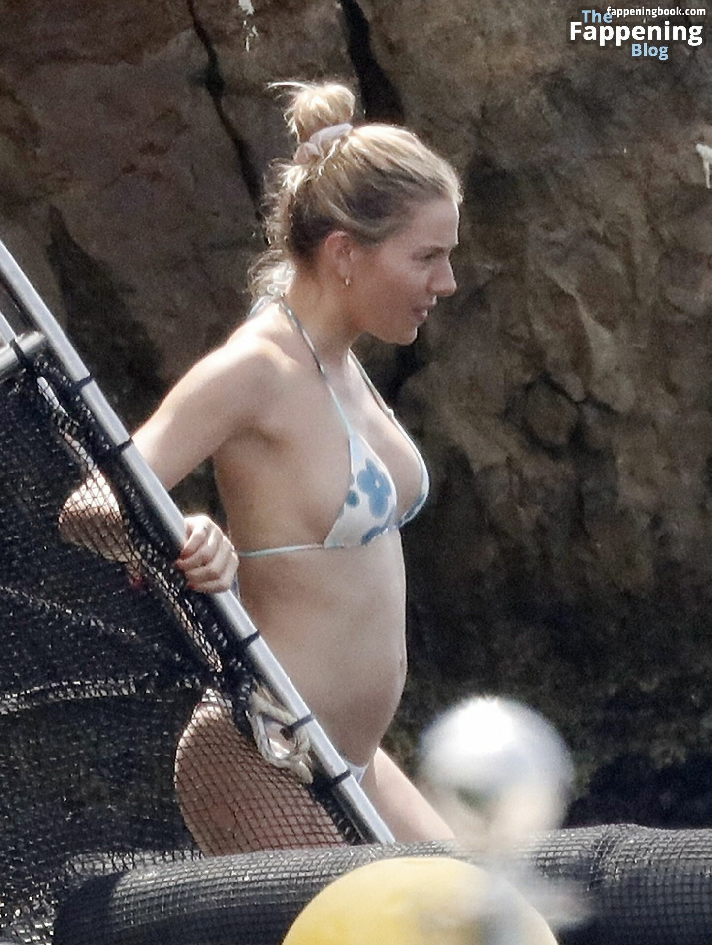 Sienna Miller Nude OnlyFans Leaks