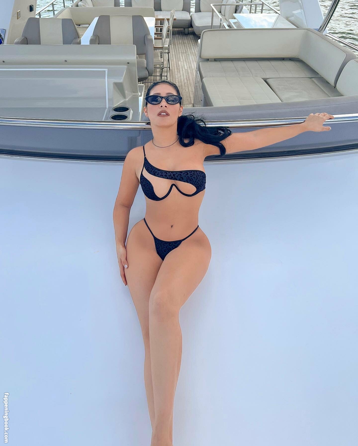 Simone E Simaria Nude