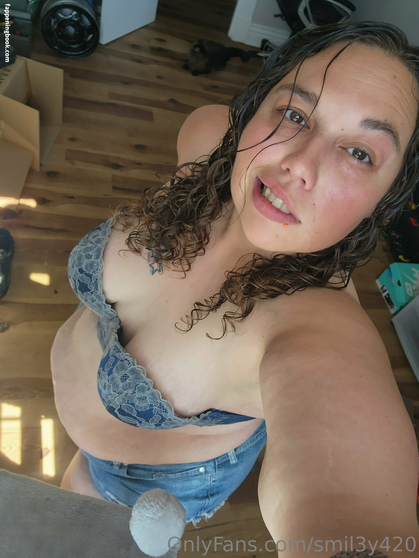 smil3y420 Nude OnlyFans Leaks