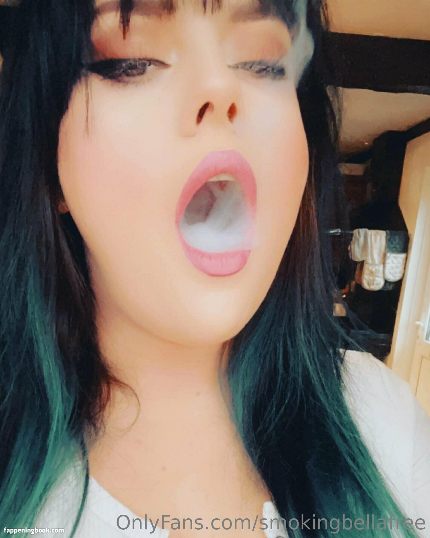 smokingbellafree Nude OnlyFans Leaks