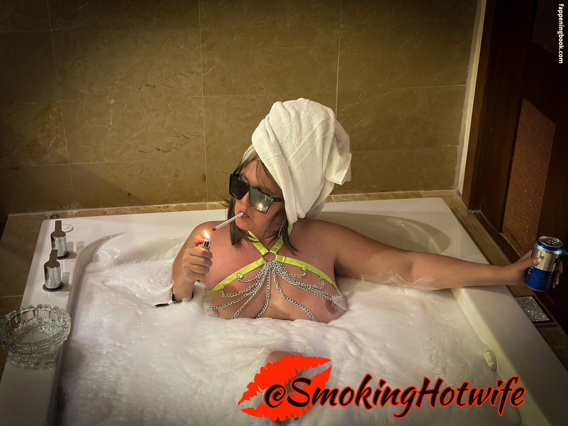 smokinghotwife Nude OnlyFans Leaks