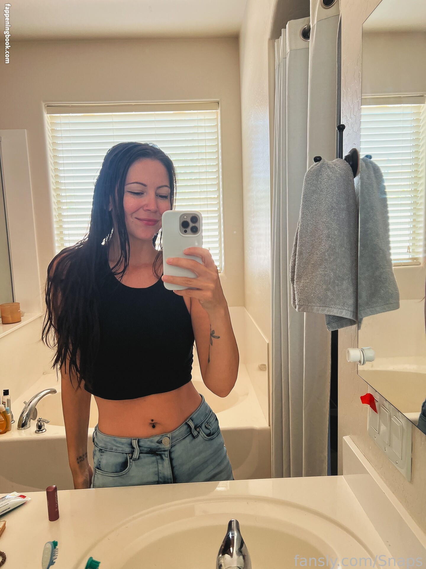 Snaps Nude, OnlyFans Leaks, Fappening - FappeningBook