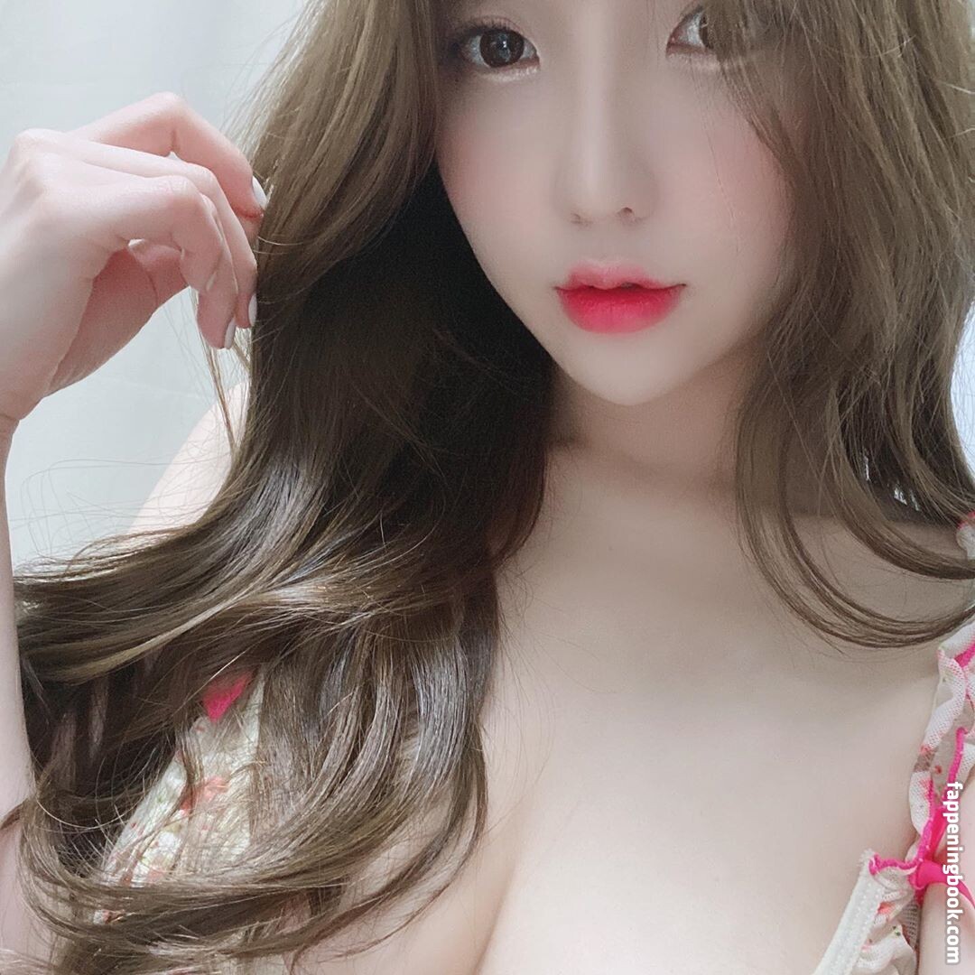 Son Ye Eun Nude