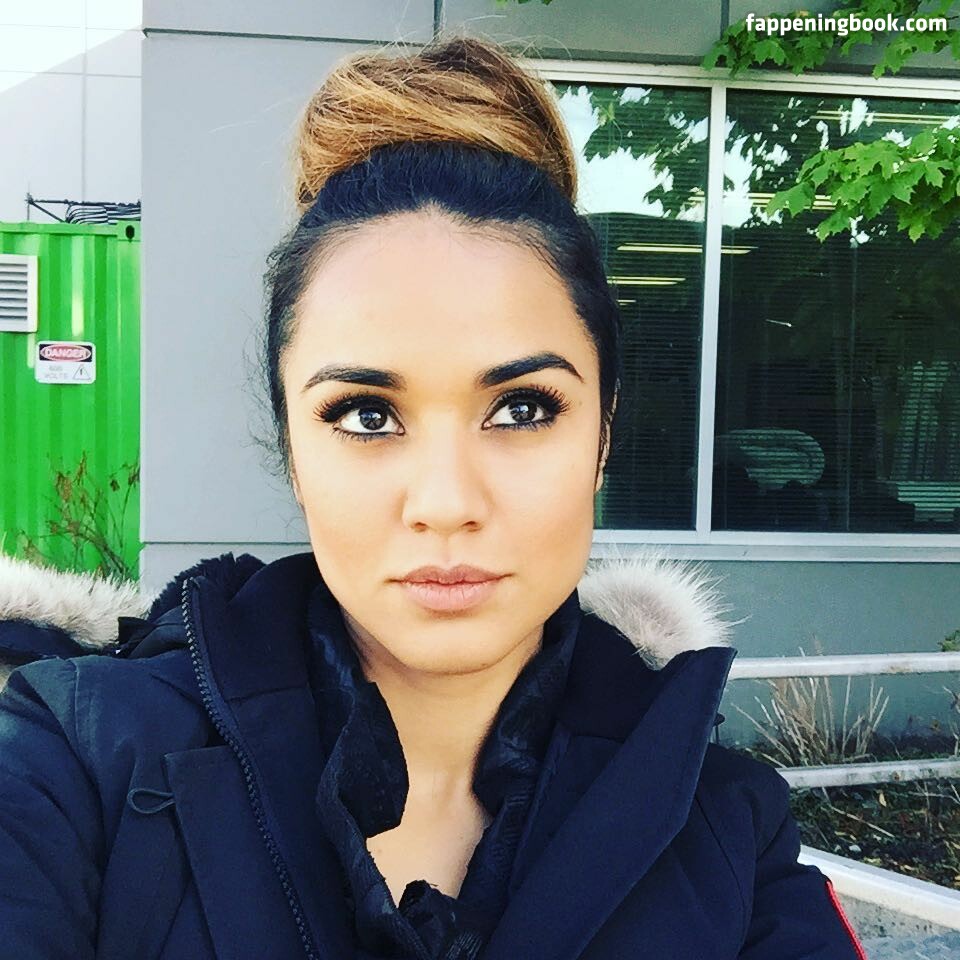 Summer Bishil Fapello Latest Exclusive Leaked Photos