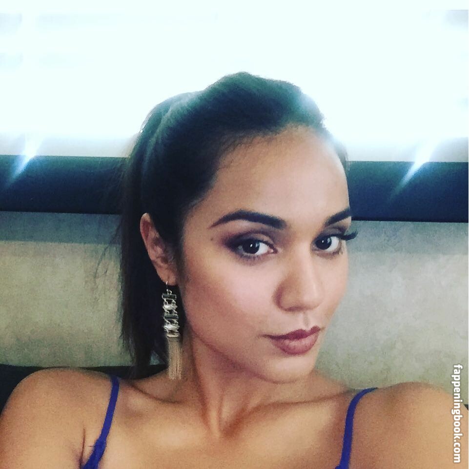 Summer Bishil Fapello Latest Exclusive Leaked Photos