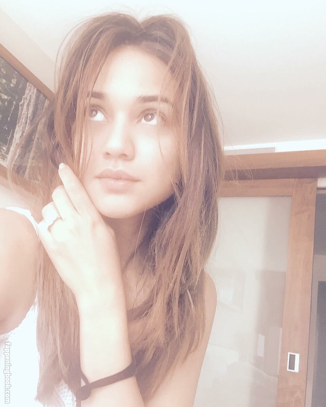 Summer Bishil Fapello Latest Exclusive Leaked Photos