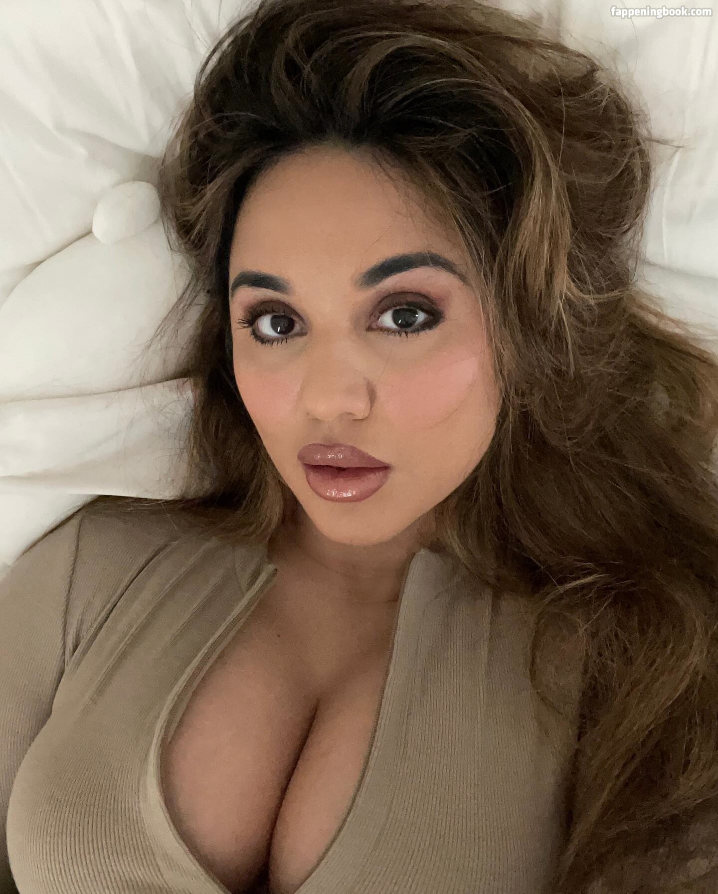 Summer Bishil Fapello Latest Exclusive Leaked Photos