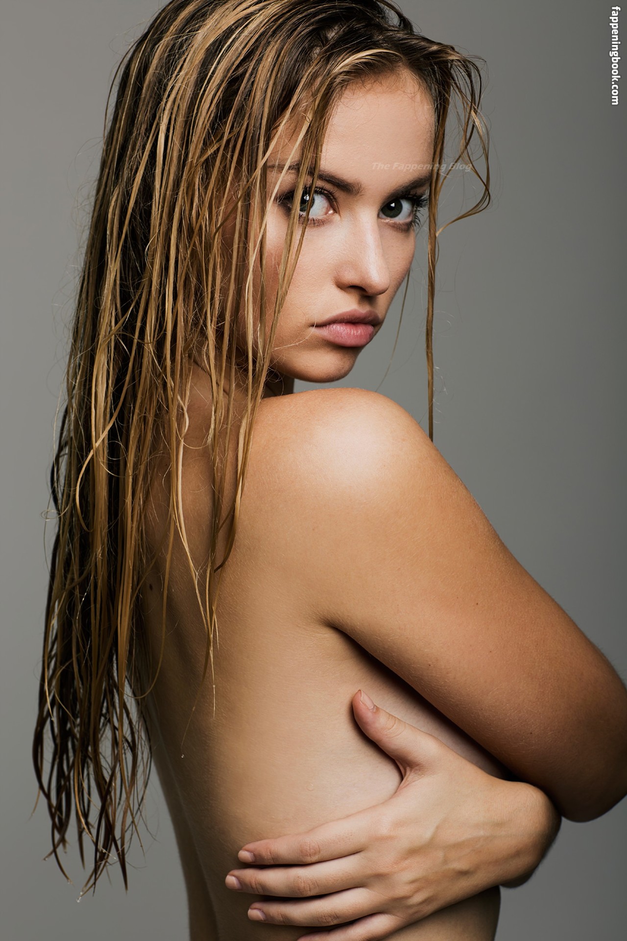 Taylor Justine Howard Nude