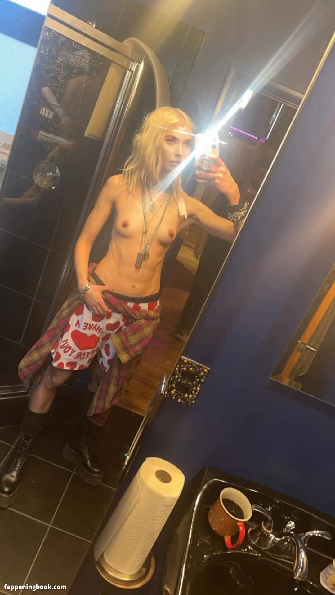 Taylor Momsen Fapello Latest Exclusive Leaked Photos