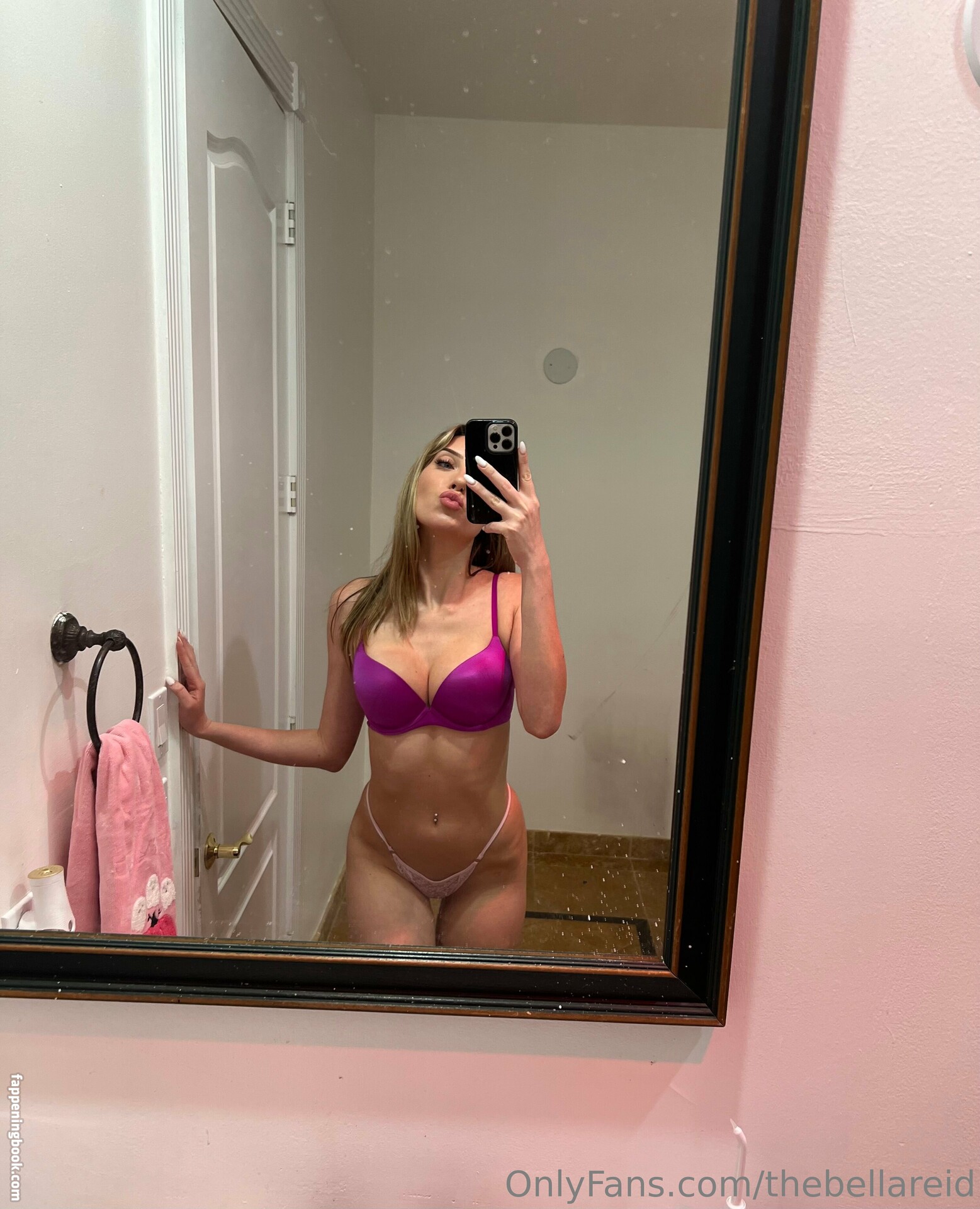 thebellareid Nude OnlyFans Leaks