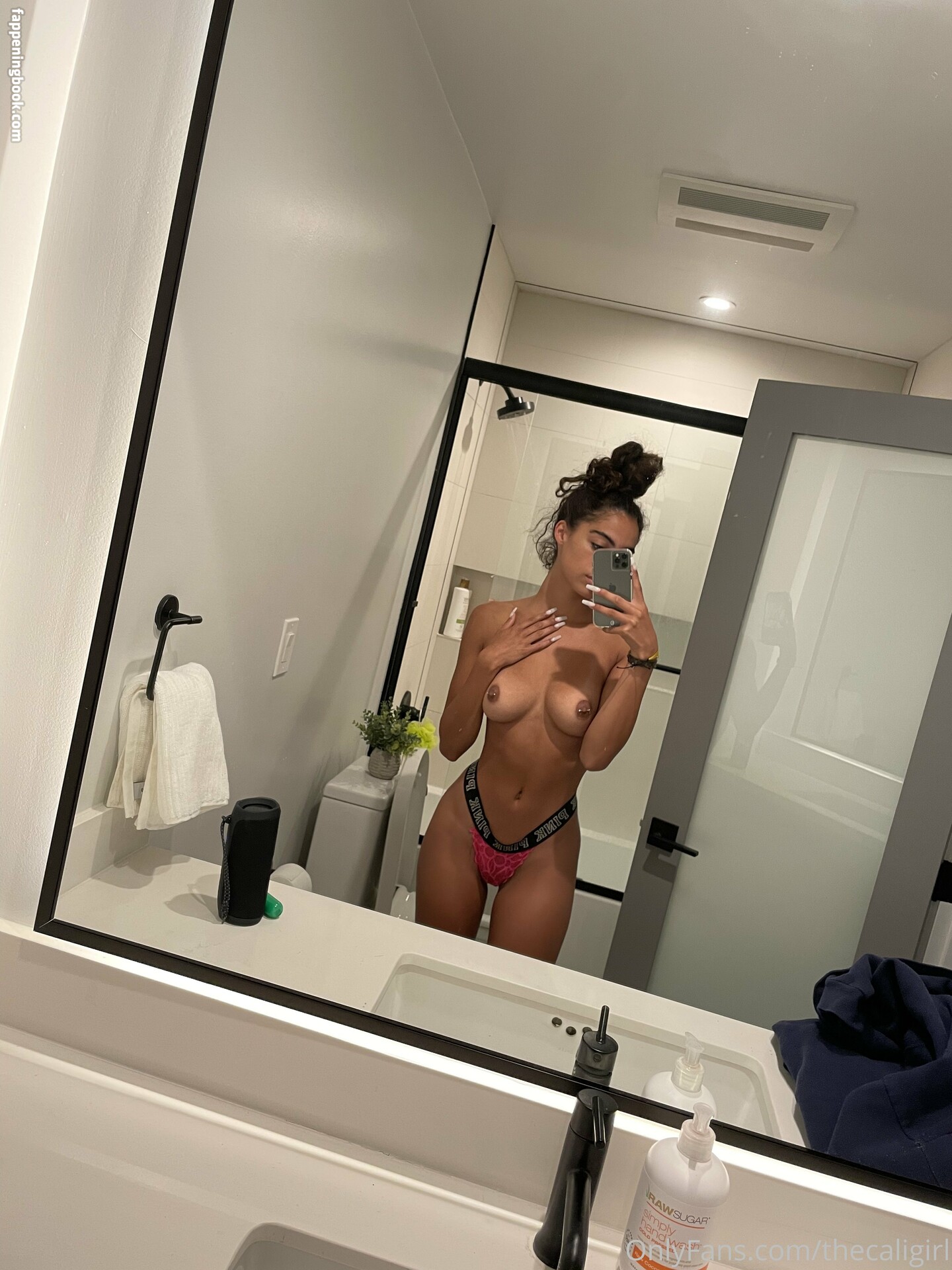 Thecaligirl Nude OnlyFans Leaks