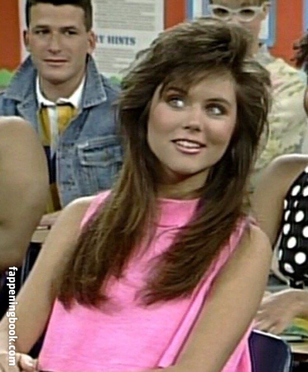 Tiffani-Amber Thiessen Fapello Latest Exclusive Leaked Photos