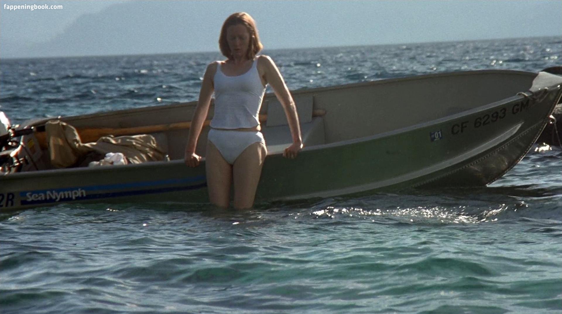 Сногсшибательная Тильда Суинтон в купальнике очаровывает своей чувственностью
