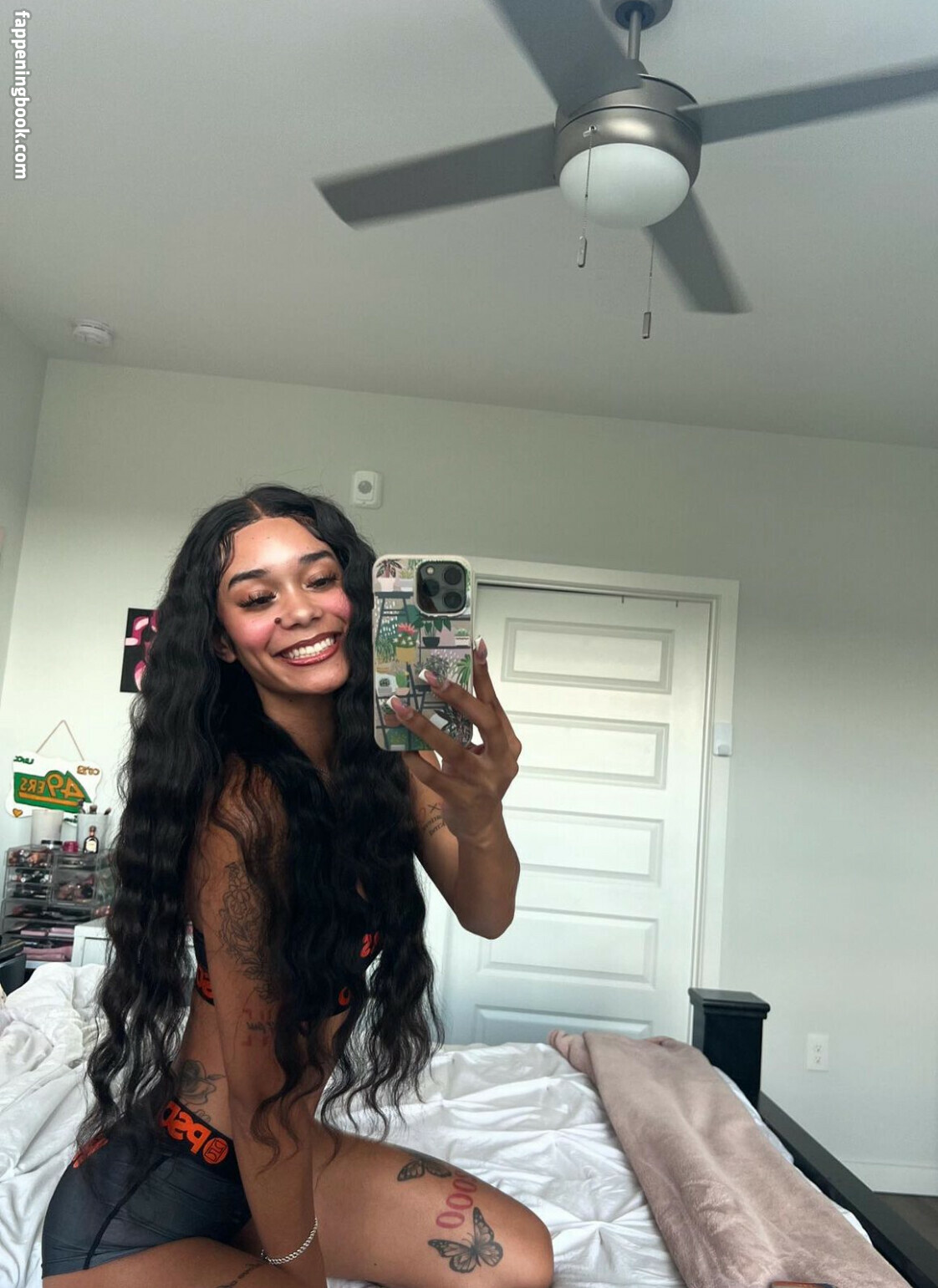 Tropicalkurls Nude OnlyFans Leaks