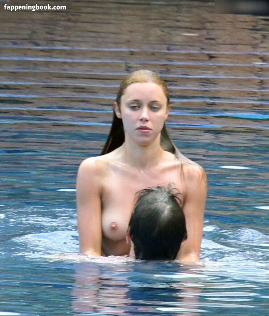 Una Healy Fapello Latest Exclusive Leaked Photos