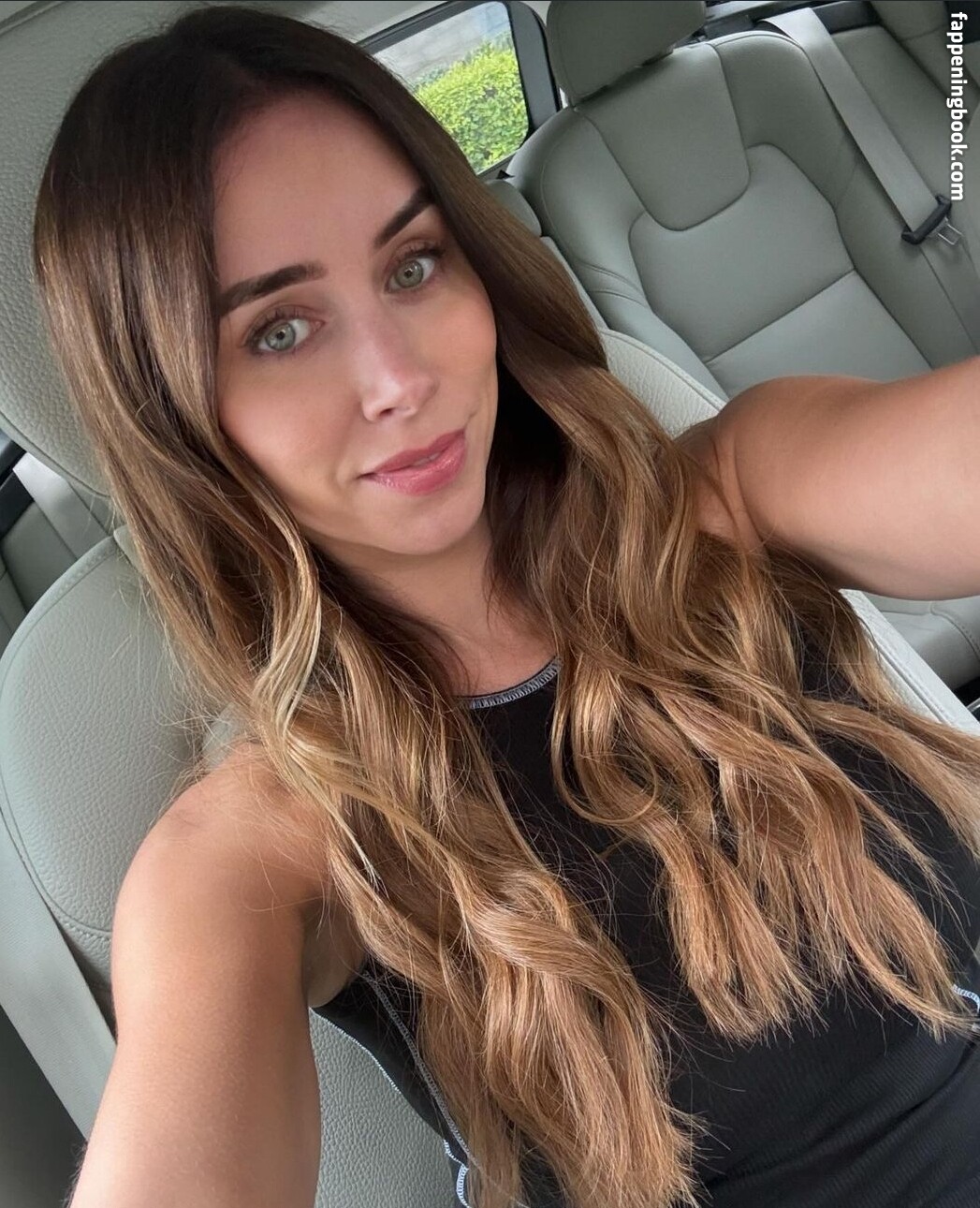 Una Healy Fapello Latest Exclusive Leaked Photos