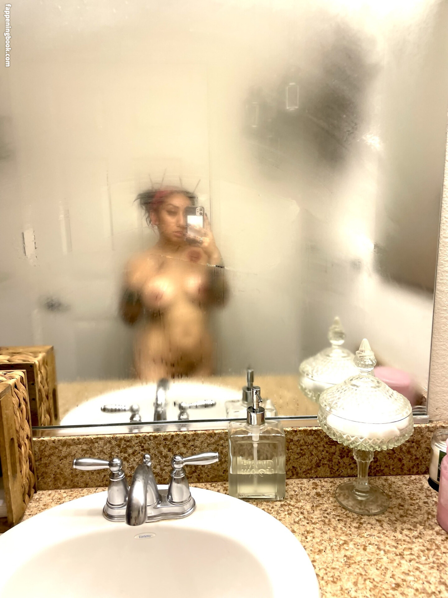 Urfavoritexwife Nude OnlyFans Leaks