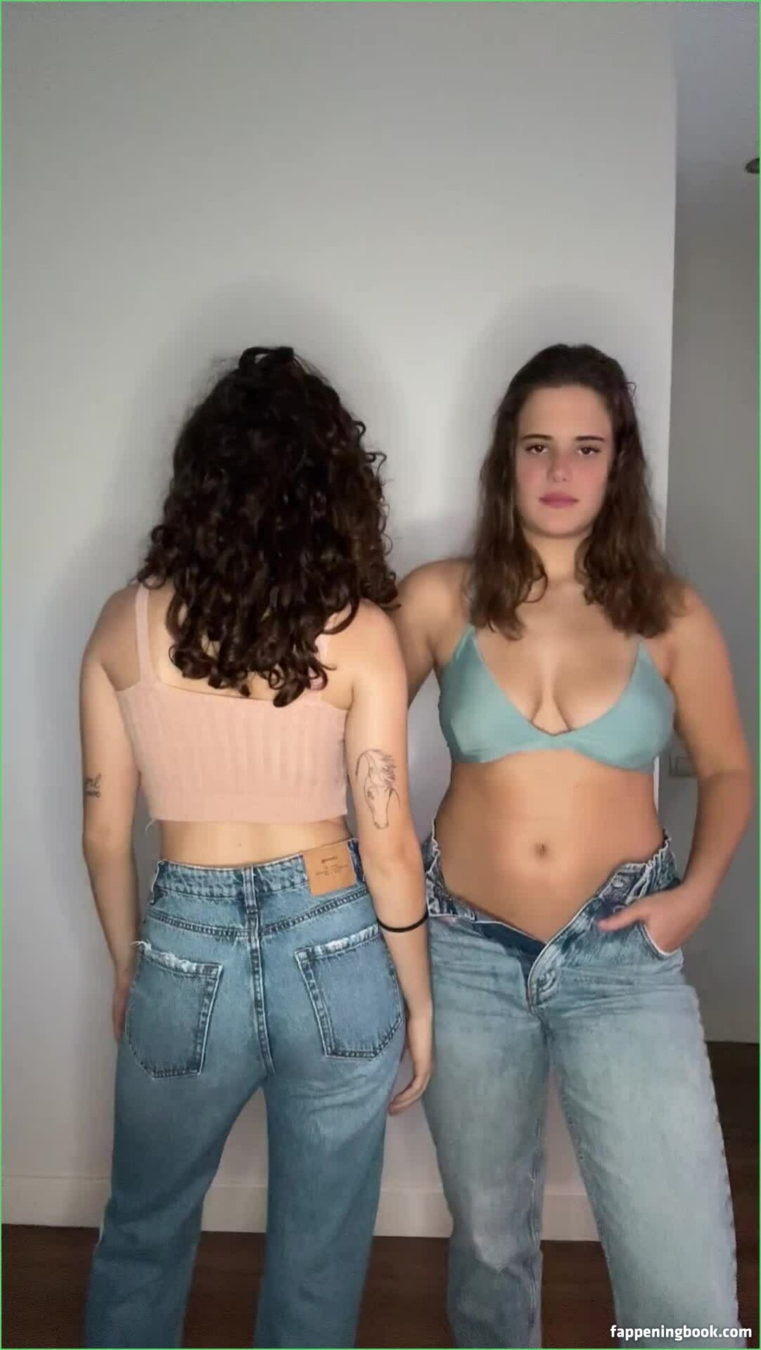 Veronica &amp; Olivia Nude OnlyFans Leaks