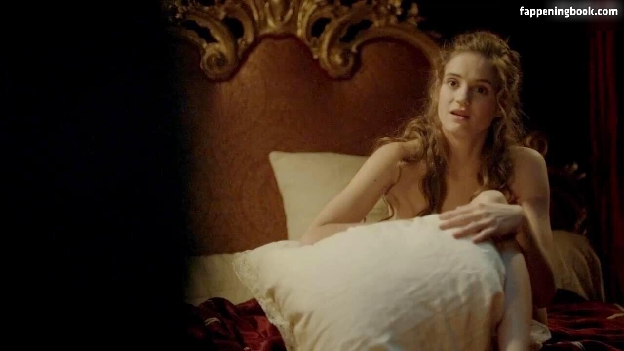 Versailles (Fernsehserie) Nude