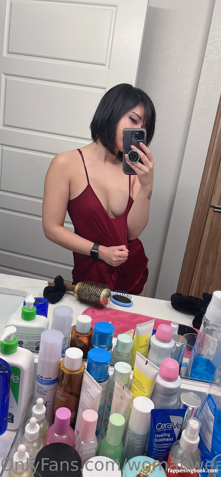 womanwearingred Nude OnlyFans Leaks