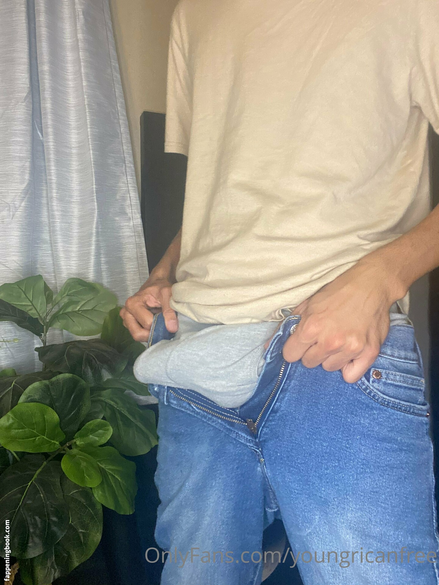 youngricanfree Nude OnlyFans Leaks