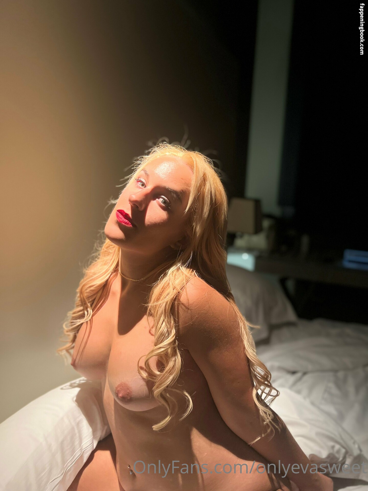 yourfoxyladyy Nude OnlyFans Leaks