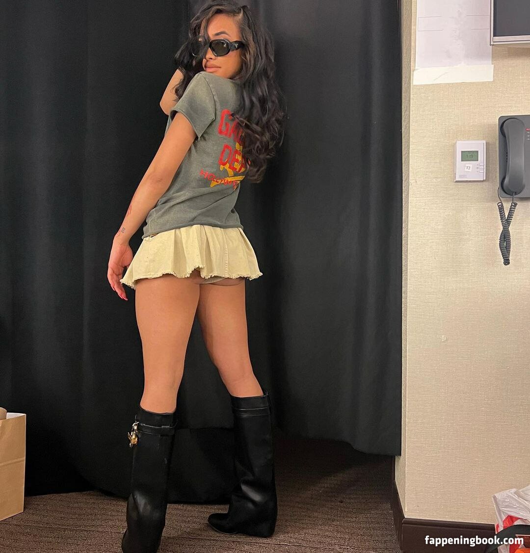 Ysabelle Capitule Nude