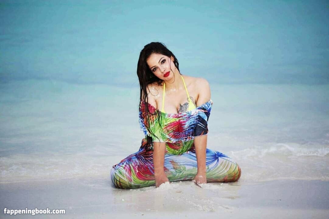 Zareen Zoya Khan Nude OnlyFans Leaks