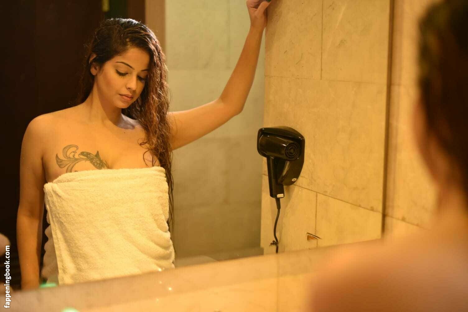 Zareen Zoya Khan Nude OnlyFans Leaks