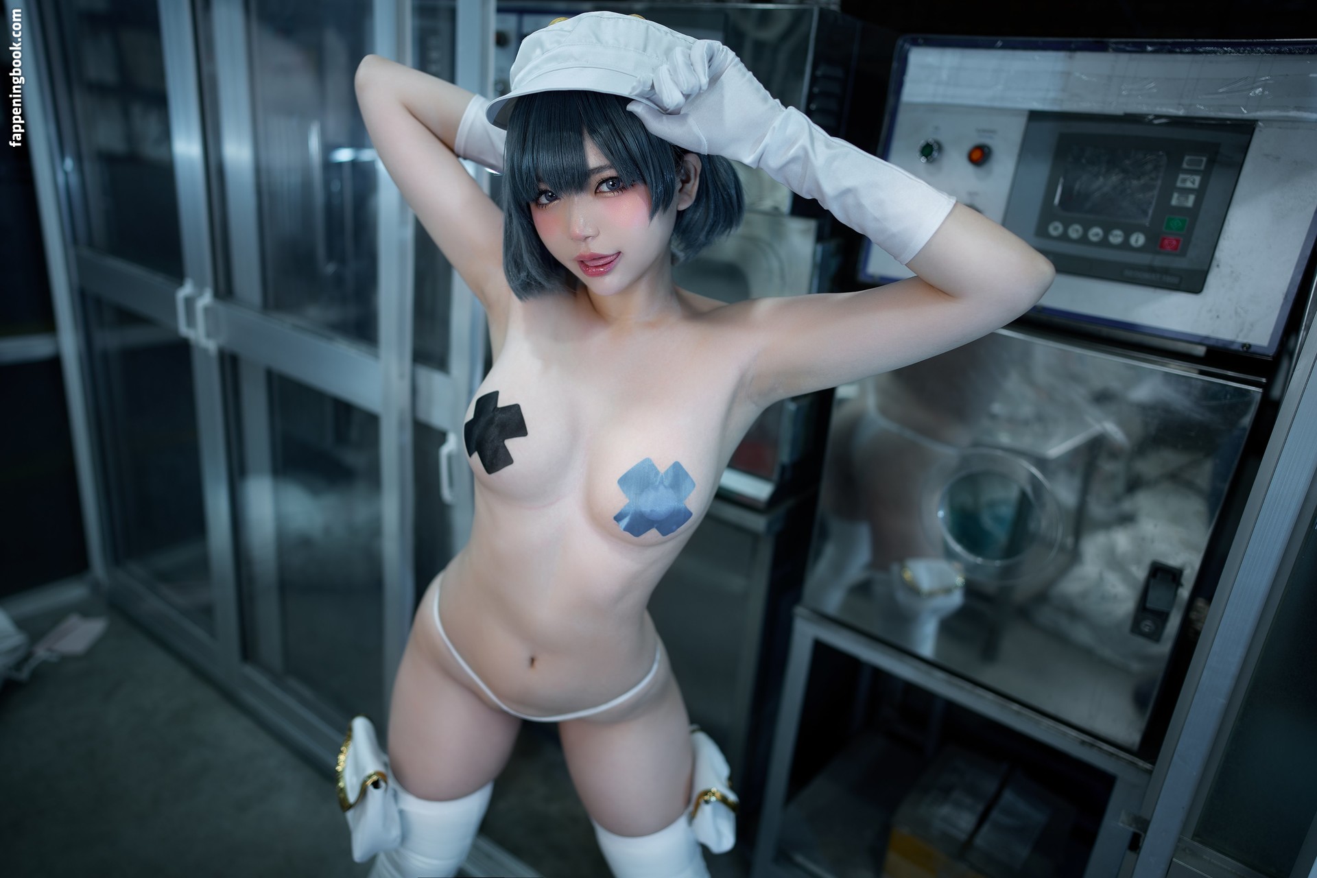1000 faces cosplay nude