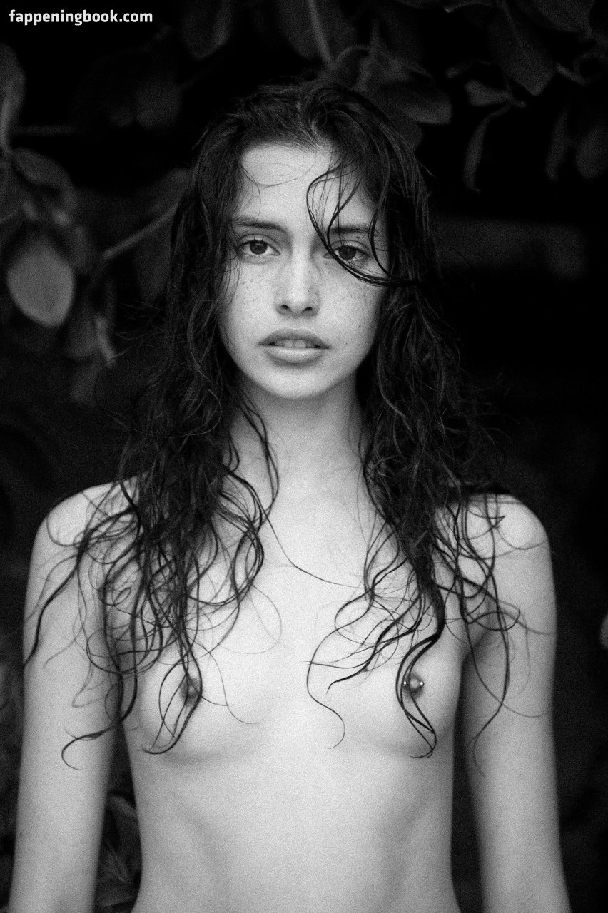 Zoe Barnard Nude