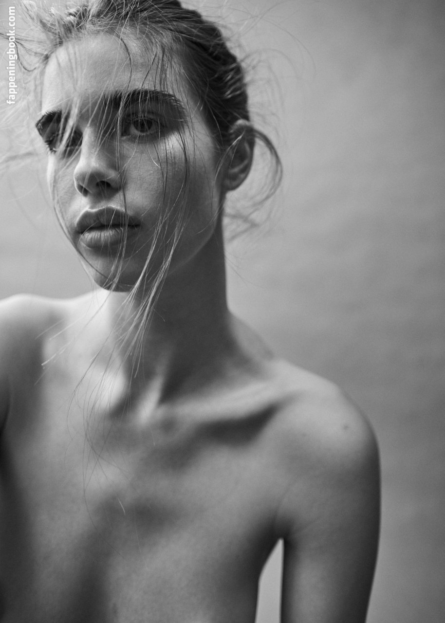 Zoe Mantzakanis Nude | My XXX Hot Girl