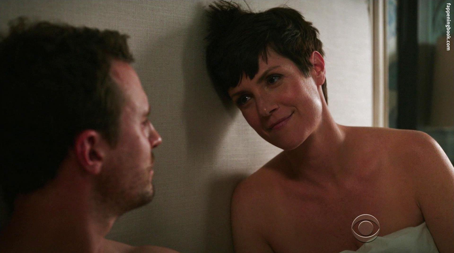 Zoe McLellan Nude.